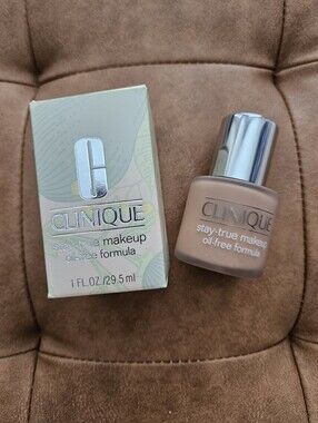 Clinique Stay True Makeup Oil Free Foundation Stay Beige 03